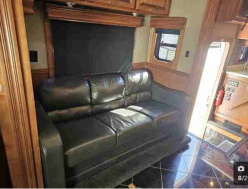 2016 Showhauler 2 Bath Cascadia Coach, 600HP, 13 Speed, 56K Miles, Available Today - Image 13